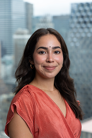 Headshot of Roselyn Ovalle